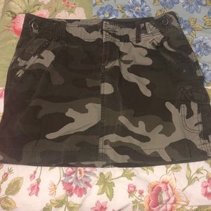 Gap cargo Camo Mini Skirt.